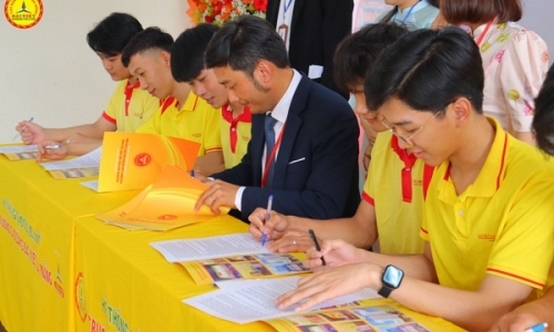 Trường Cao đẳng Đại Việt Đà Nẵng ký hợp đồng Cam kết việc làm với K23